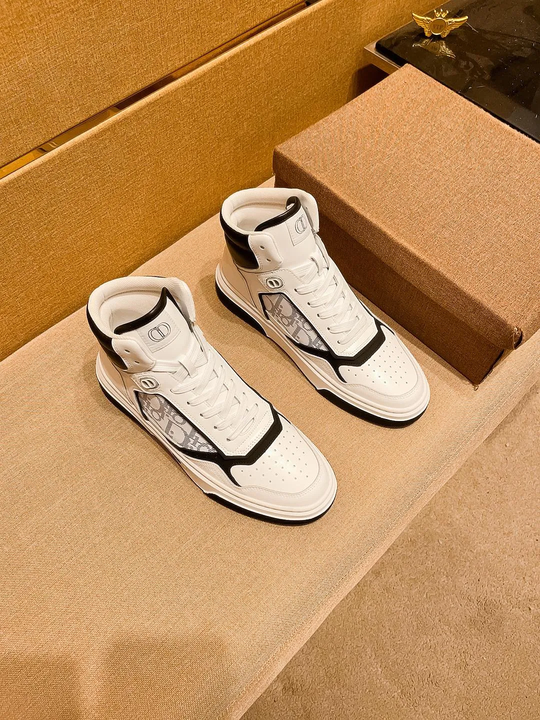 Men's shoes💰 480💰[Dior]🔥 High-end men's shoes brand official website 1:1 latest masterpiece: the upper is made of Italian imported first-layer cowhide with a comfortable and breathable lining➕original non-slip and wear-resistant outsole🔥, making walking more convenient and comfortable! An exclusive new model, a stunning work, a beautiful 1:1 replica [color] compared to the official quality! Create a fashionable personality to set off your uniqueness! A must-have for trendy men! Classic 🔥 Size: 38-44 Color: 🔥 2⃣️ colors available 🔥.